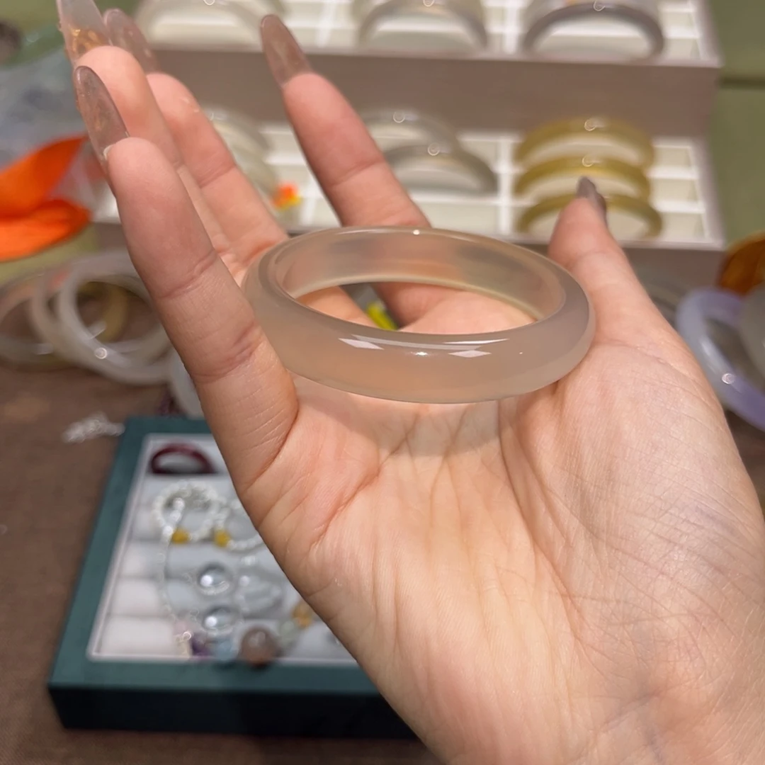 玛瑙/玉髓手镯未镶嵌是***?