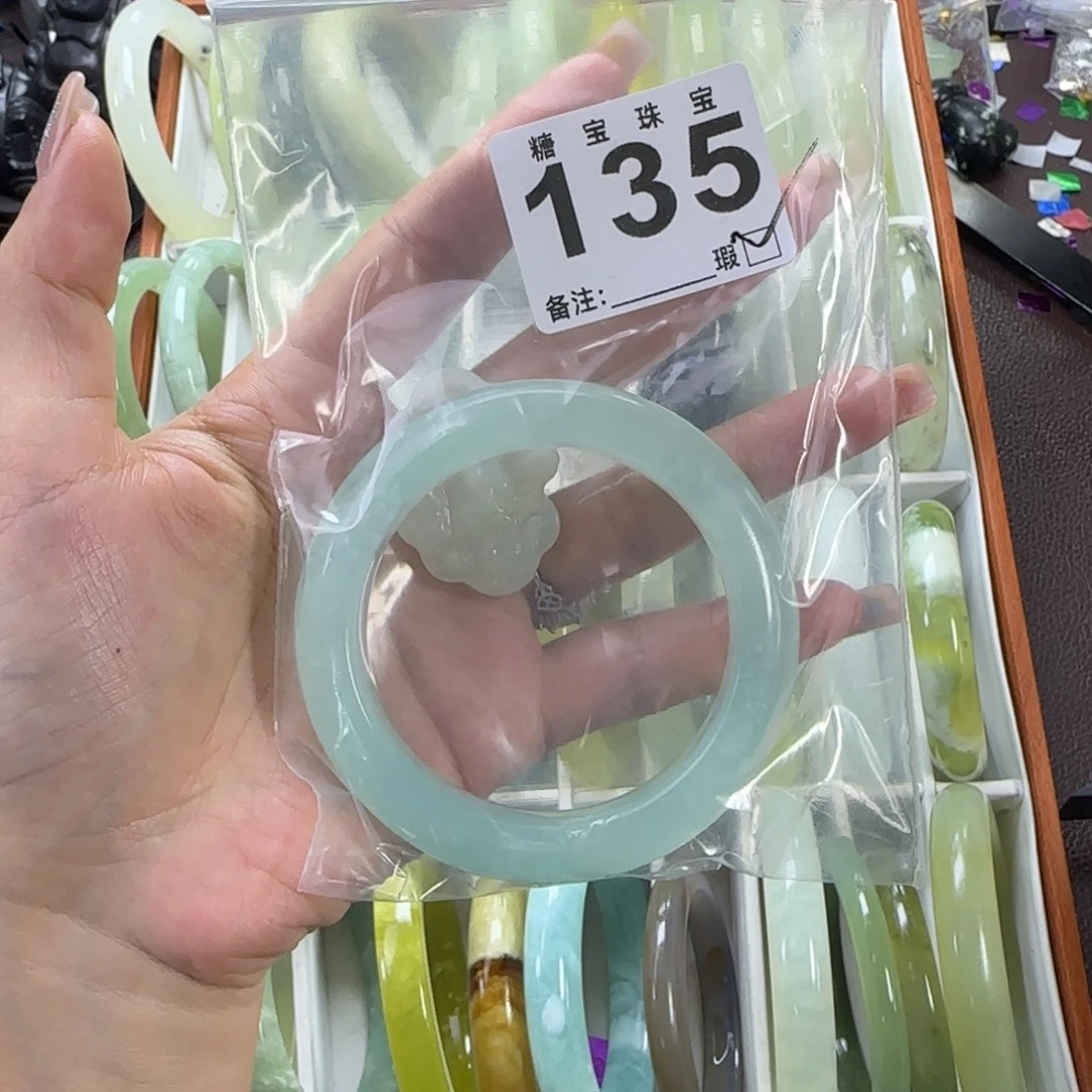 蒋***宁蛇纹石玉未镶嵌手镯
