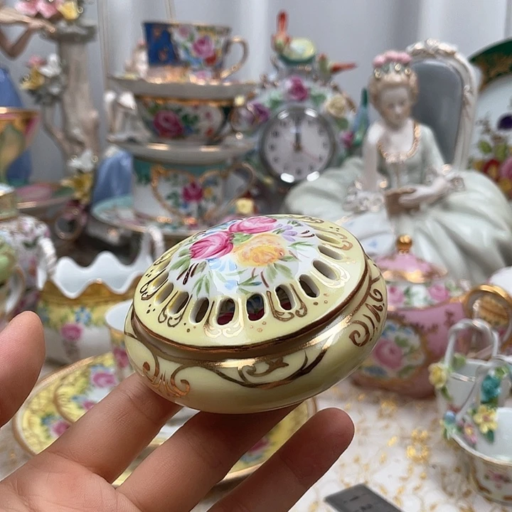 杯碟陶瓷摆件陶瓷