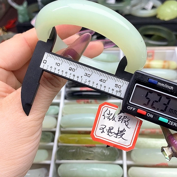 蛇纹石玉手镯未镶嵌688