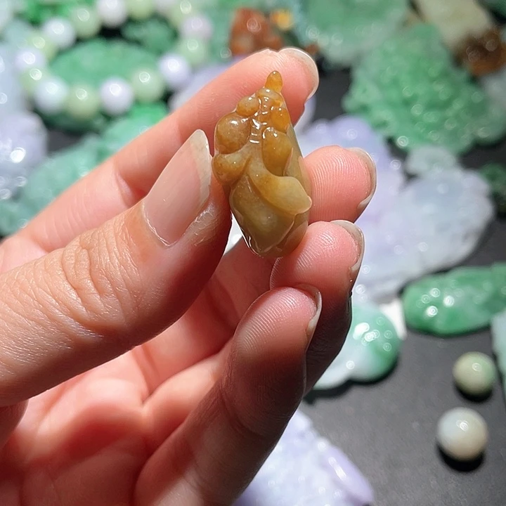 颈饰未镶嵌翡翠天