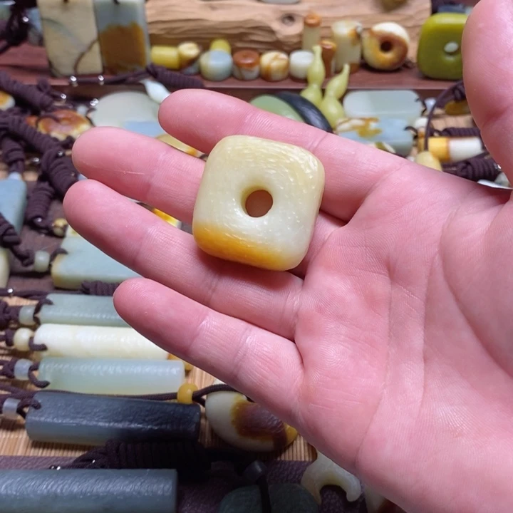 蛇纹石玉挂件未镶嵌棍*