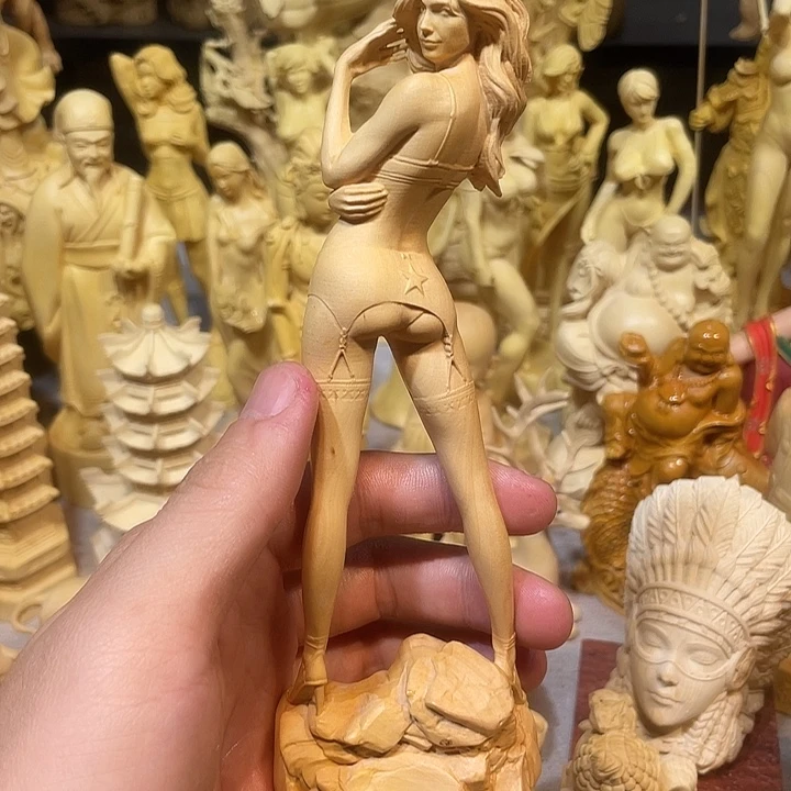 黄杨木黄杨木扭头美女