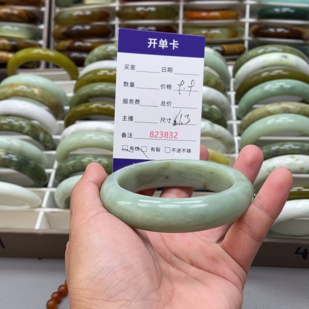 蛇纹石玉未镶嵌手镯幸*树