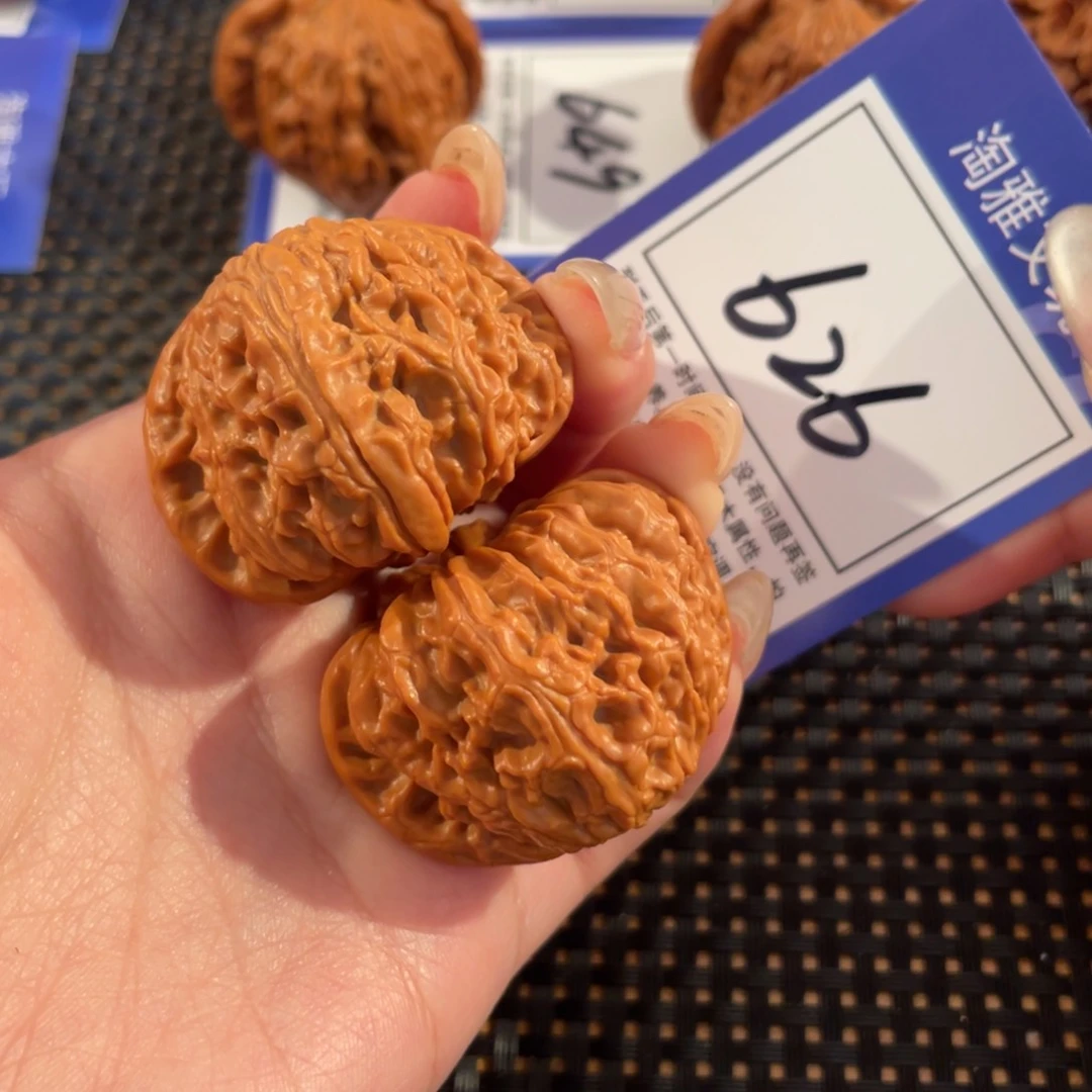 文玩核桃把件626号40尺白狮子