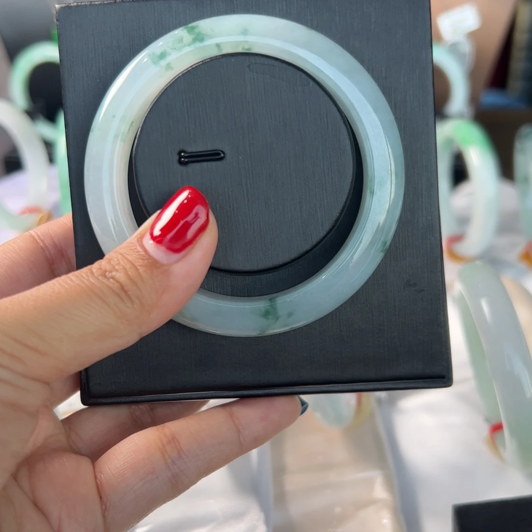 翡翠手镯（圆镯）未镶嵌