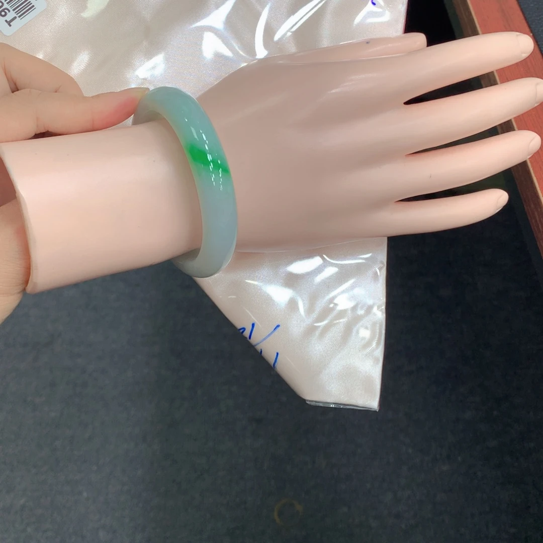 翡翠未镶嵌手镯贵妃