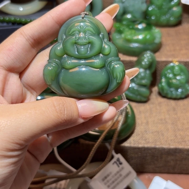 颈饰未镶嵌和田玉（碧玉）