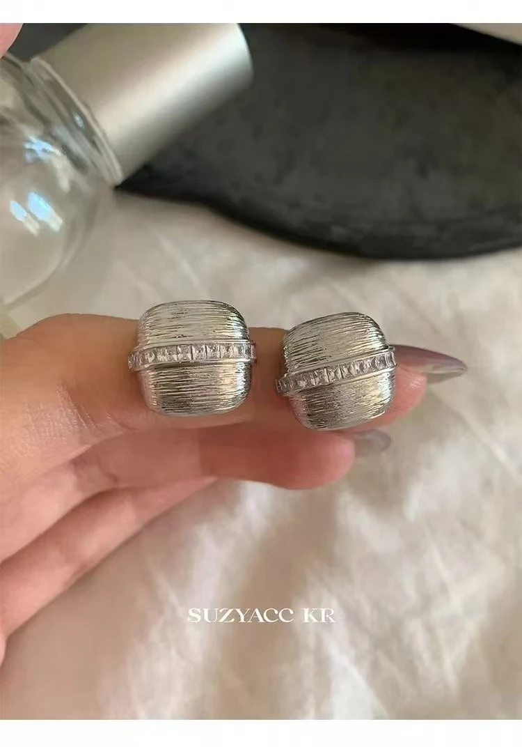 非金属合成锆石耳饰  （小雨推荐）2024年新款轻奢镶嵌耳环韩版时尚