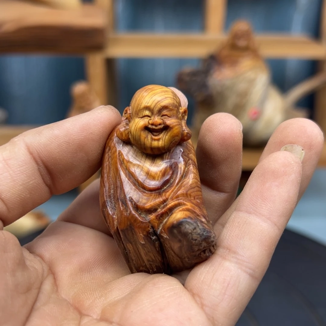 木岚****业崖柏木摆件手把件