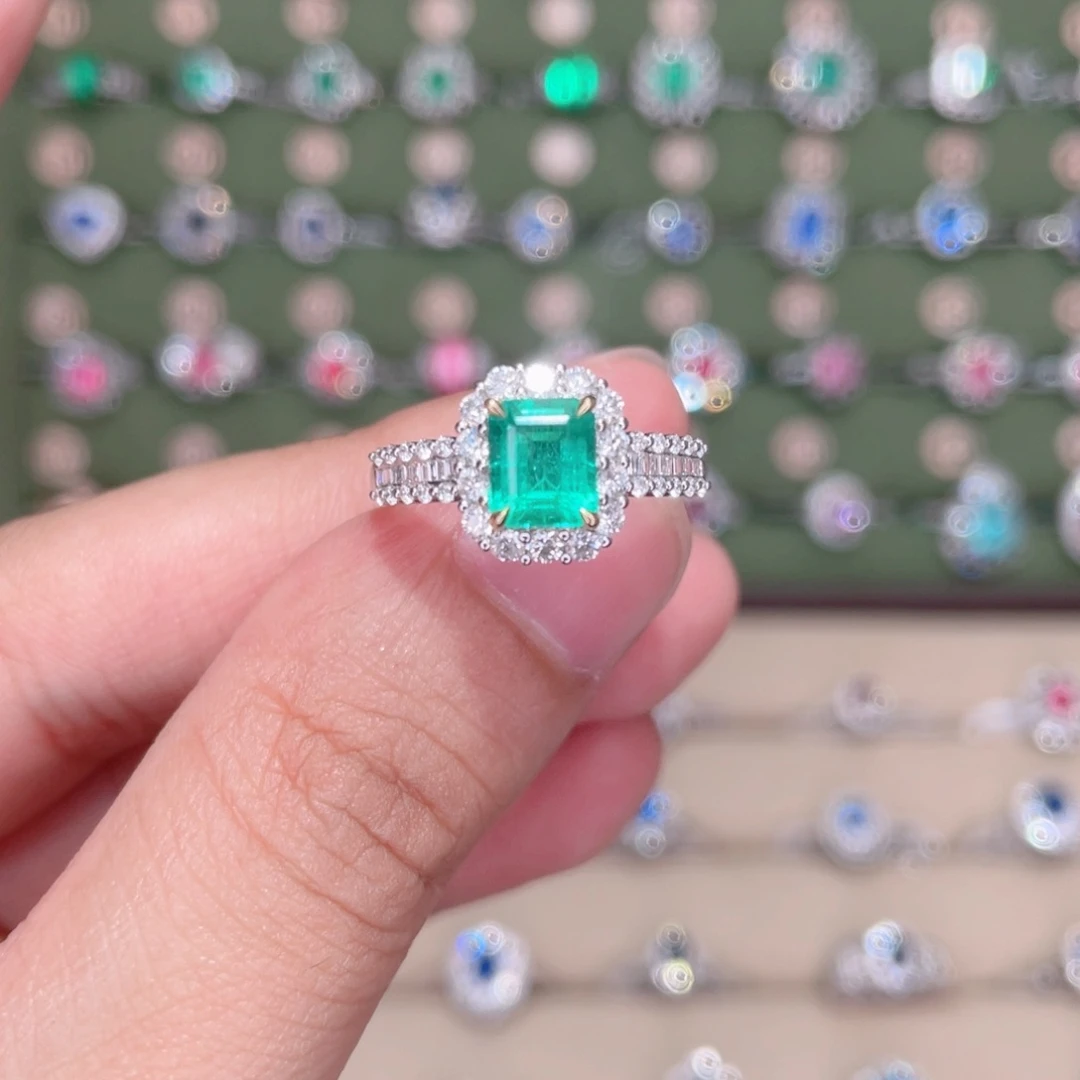 祖母绿戒指18K金镶嵌1.29ct 极光绿