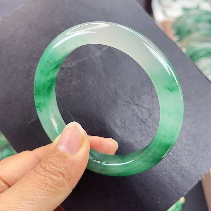 未镶嵌手镯石英质玉