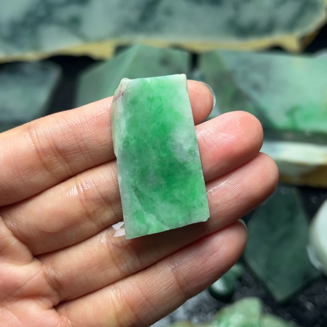 翡翠未镶嵌颈饰翡翠1