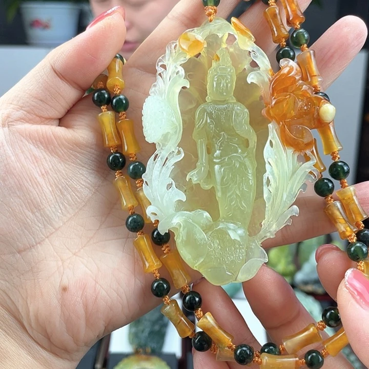 蛇纹石玉未镶嵌颈饰