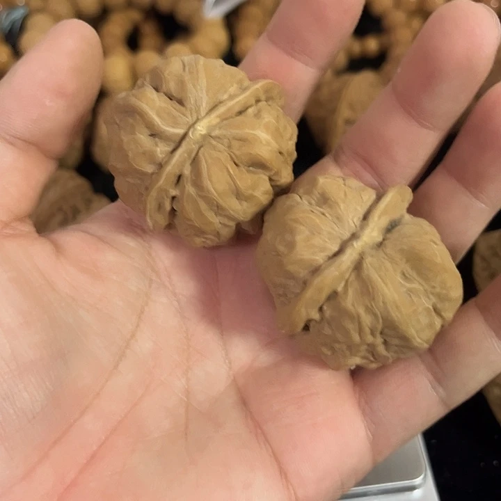 把件文玩核桃41左右微瑕练手蛤蟆头，编号0042