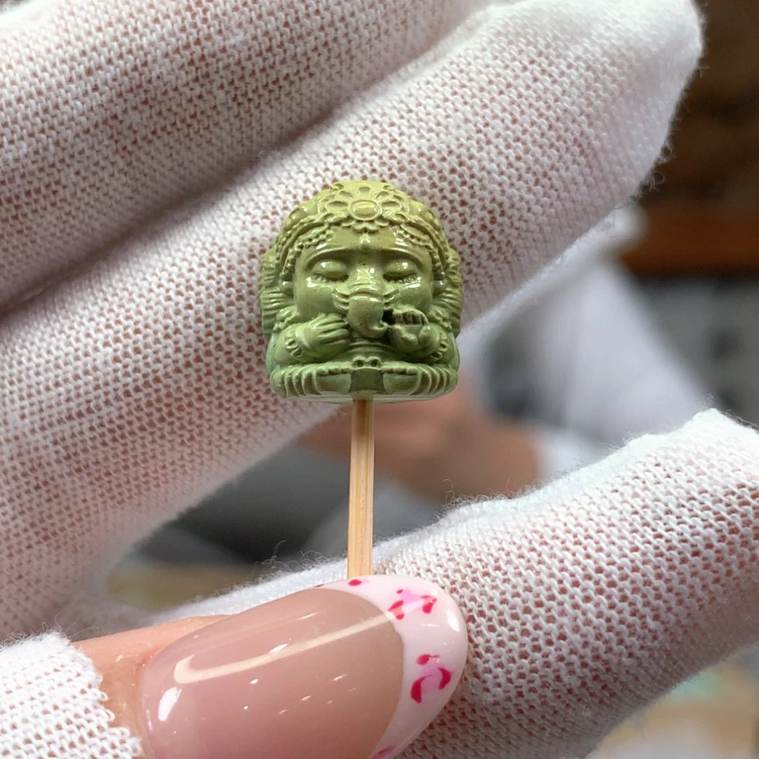 绿松石未镶嵌挂件