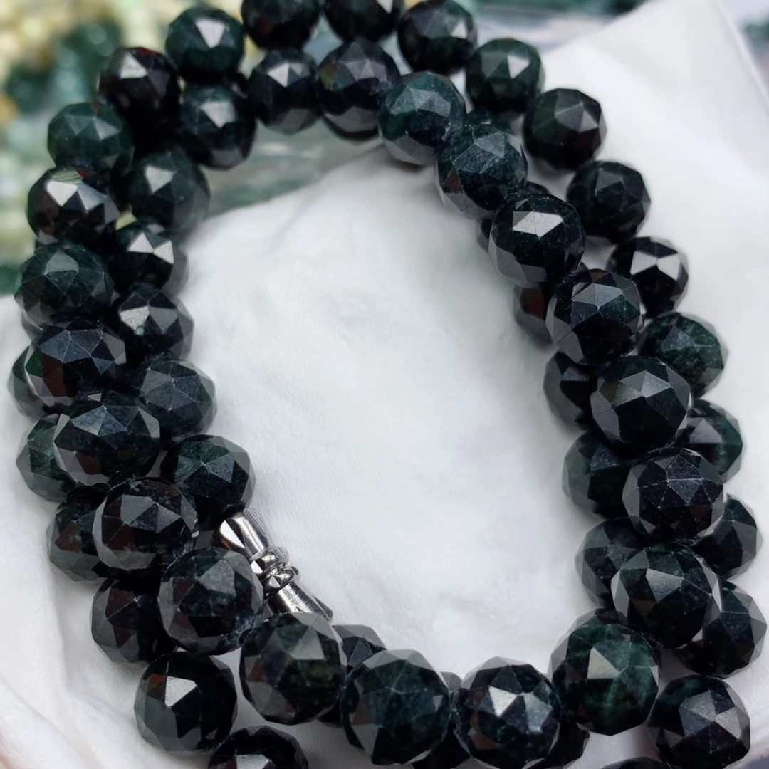 翡翠颈饰未镶嵌珠子