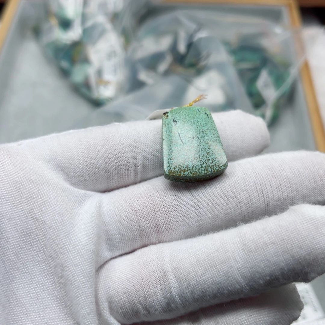 绿松石未镶嵌挂件