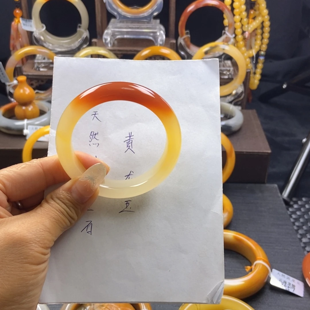 未镶嵌石英质玉（黄龙玉）手镯阳阳