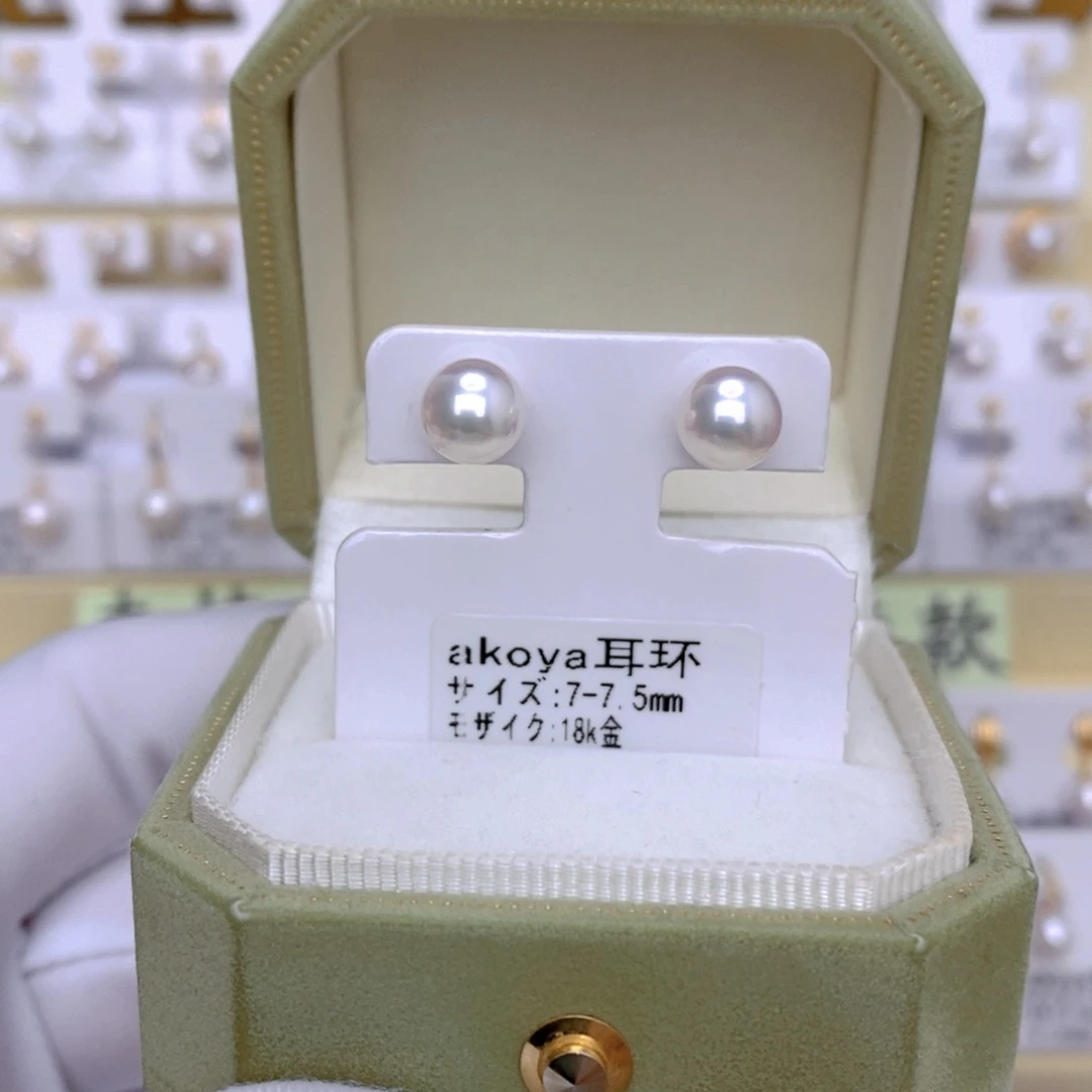 18K金镶嵌海水珍珠耳饰