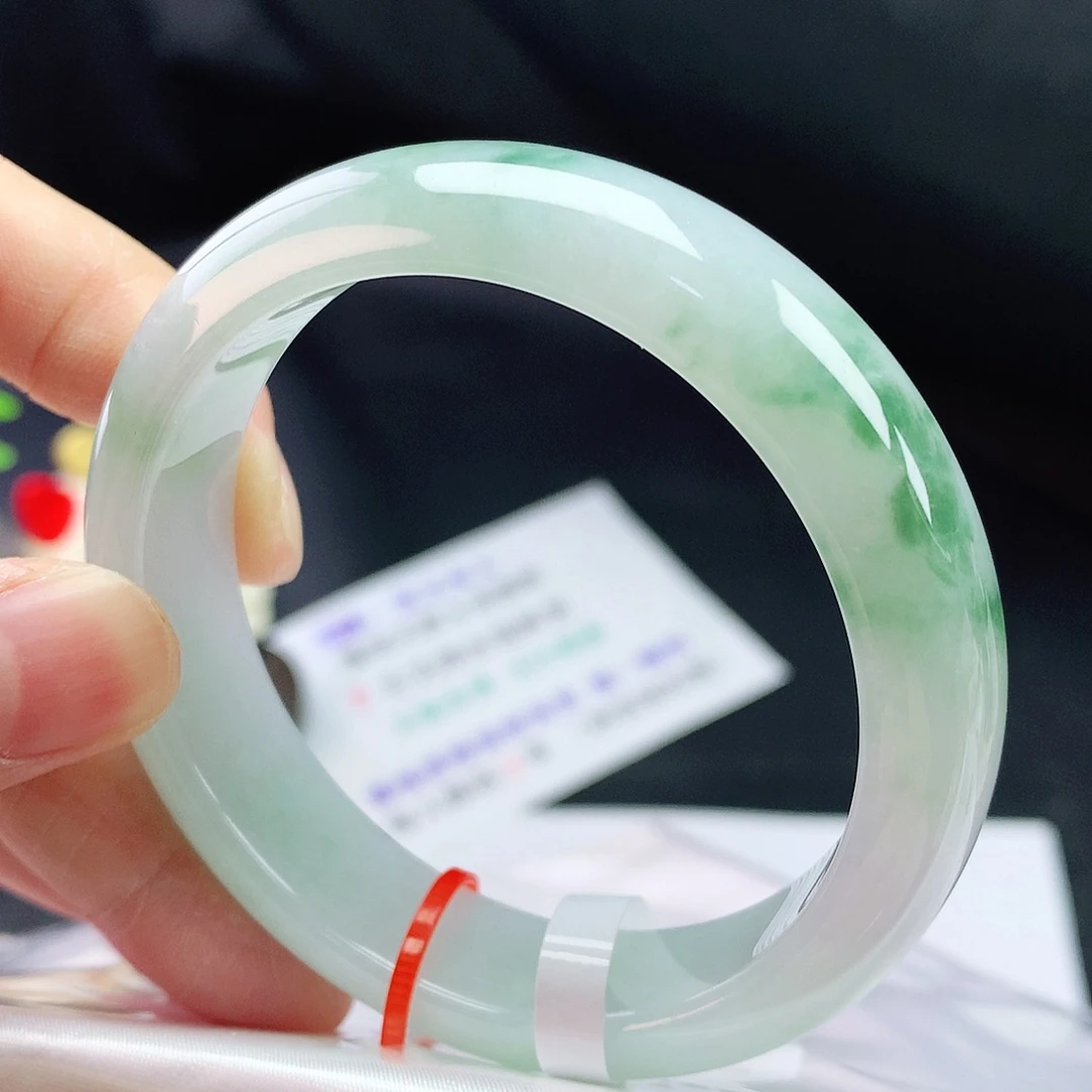 翡翠手镯未镶嵌55轮胎