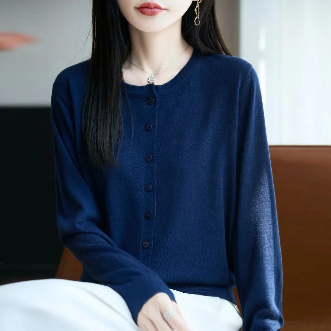 早秋圆领薄款开衫小外搭圆领正肩袖针织衫新款时尚百搭气质衣服