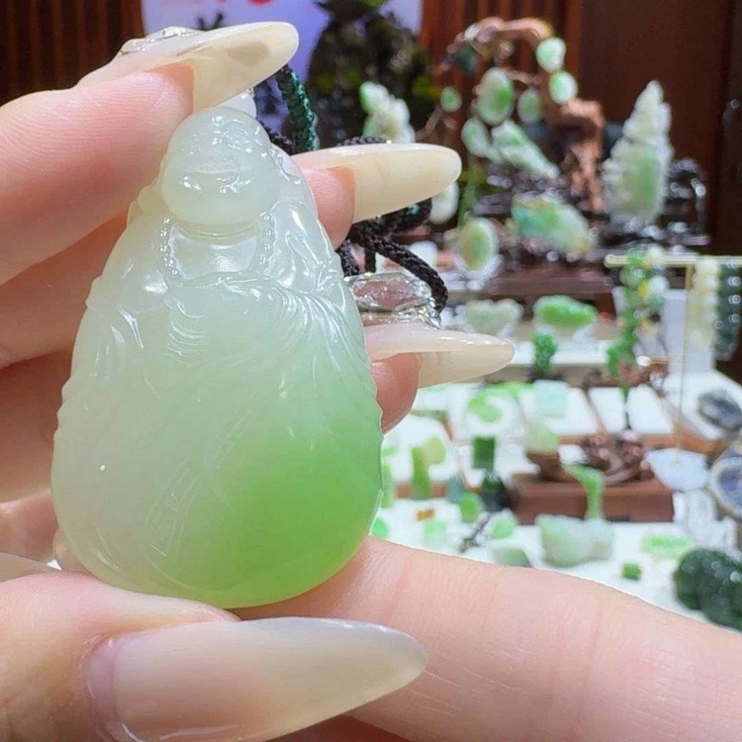 未镶嵌和田玉（翠青玉）挂件翠青佛