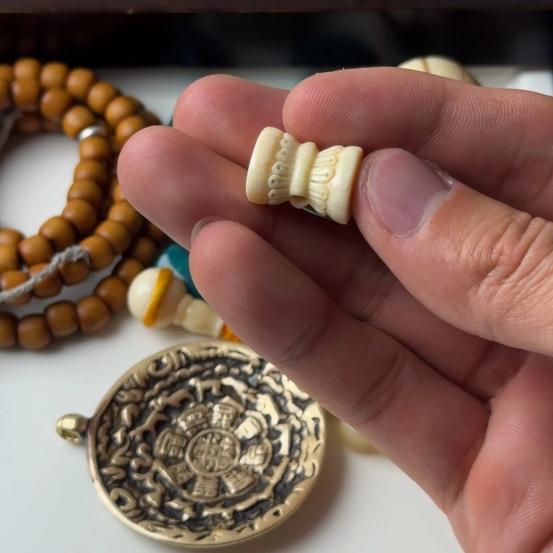 琉璃/树脂/塑料类藏传配饰