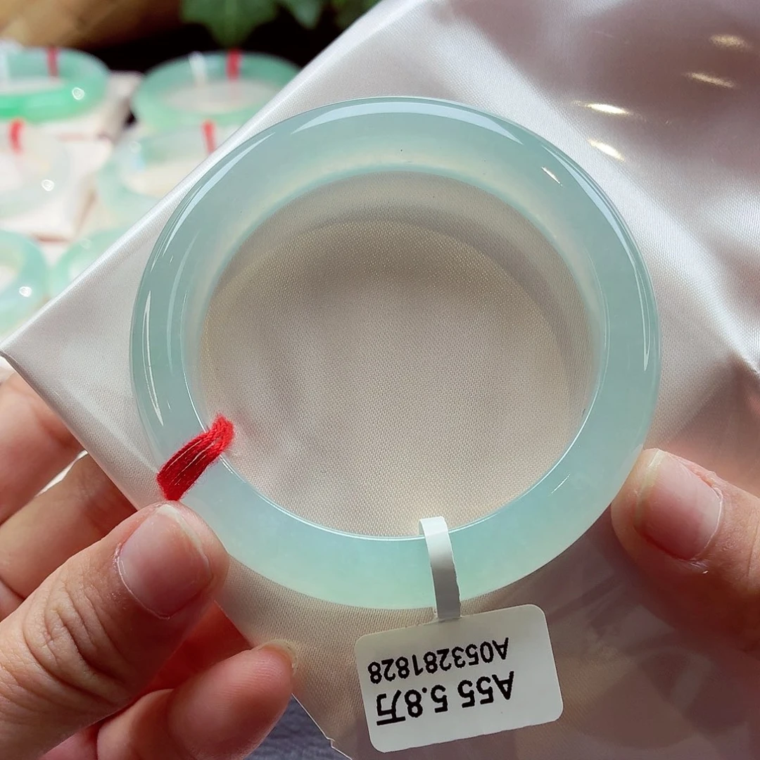 翡翠未镶嵌手镯冰透起光冰蓝68-052