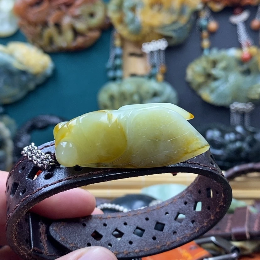 【闪购商品】蛇纹石玉未镶嵌手牌