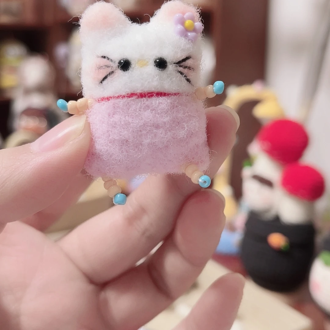 手工钩针编织棉花糖小米粒胸针