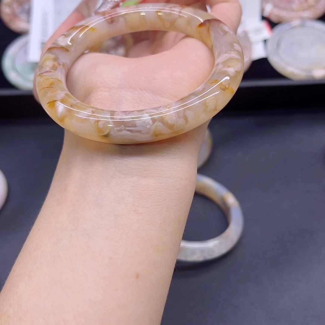 玛瑙/玉髓手镯未镶嵌57