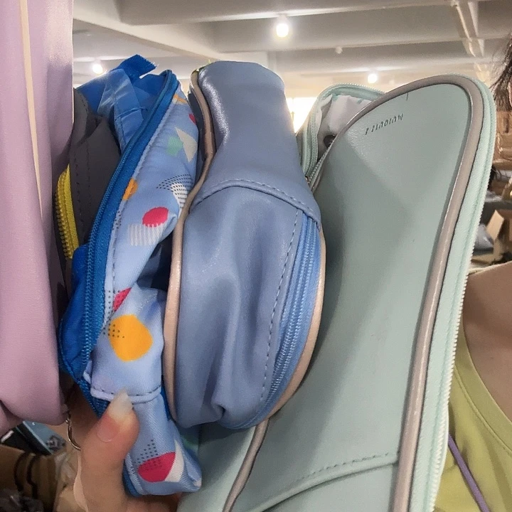 锦纶多色多款笔袋任意发3+给小零钱包1个