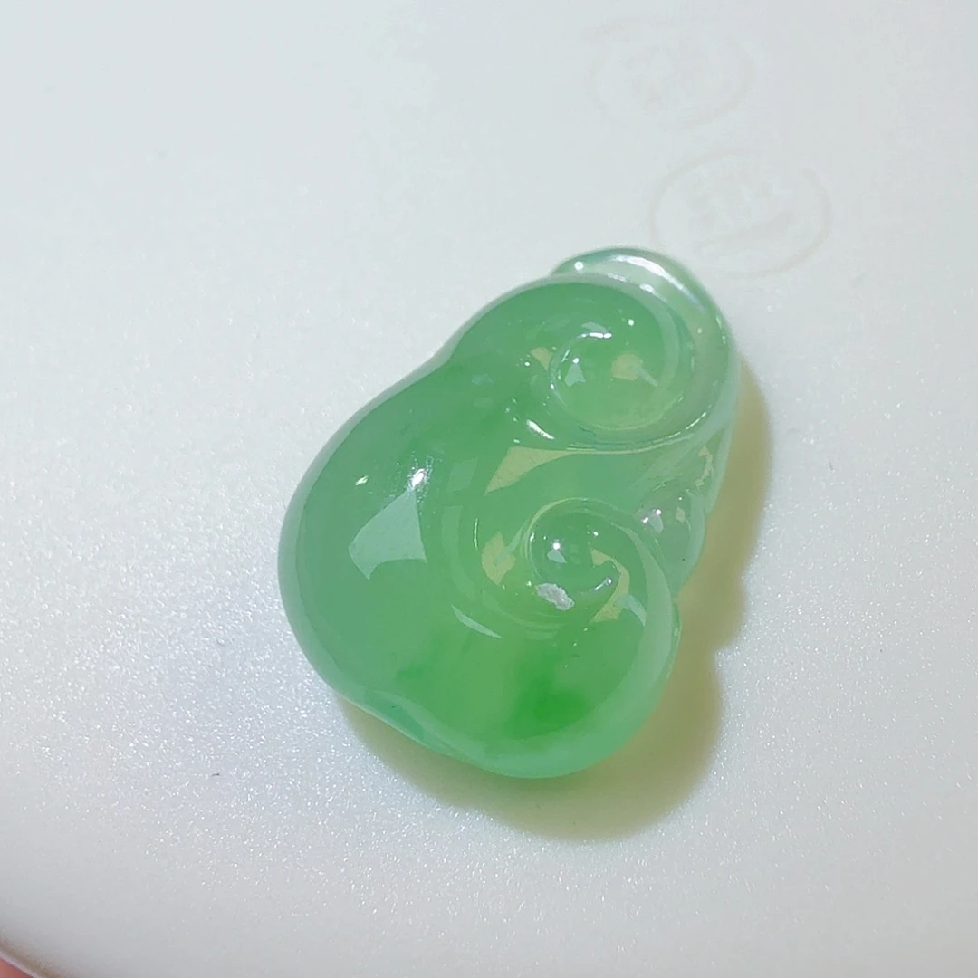 翡翠裸石胶块飘花如意