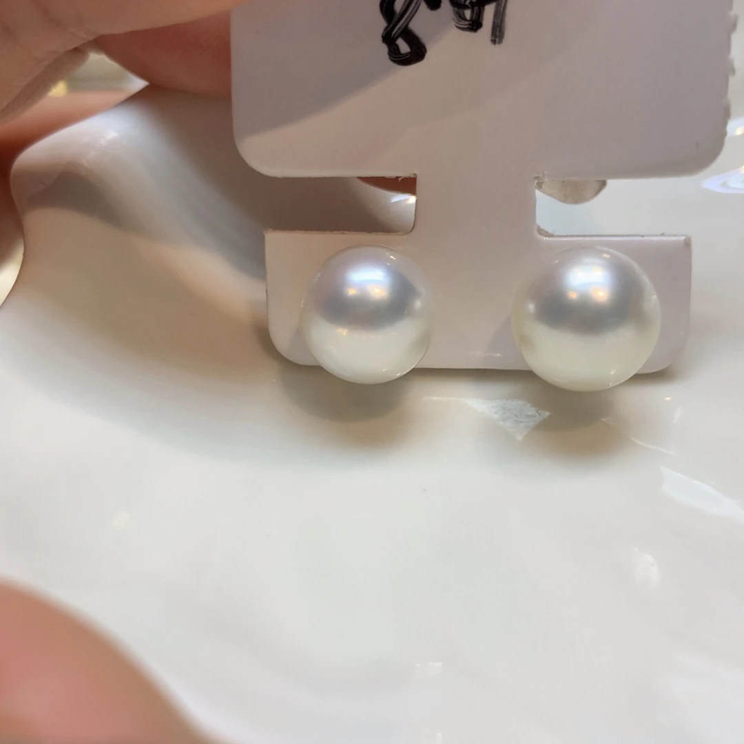 18K金镶嵌海水珍珠耳饰