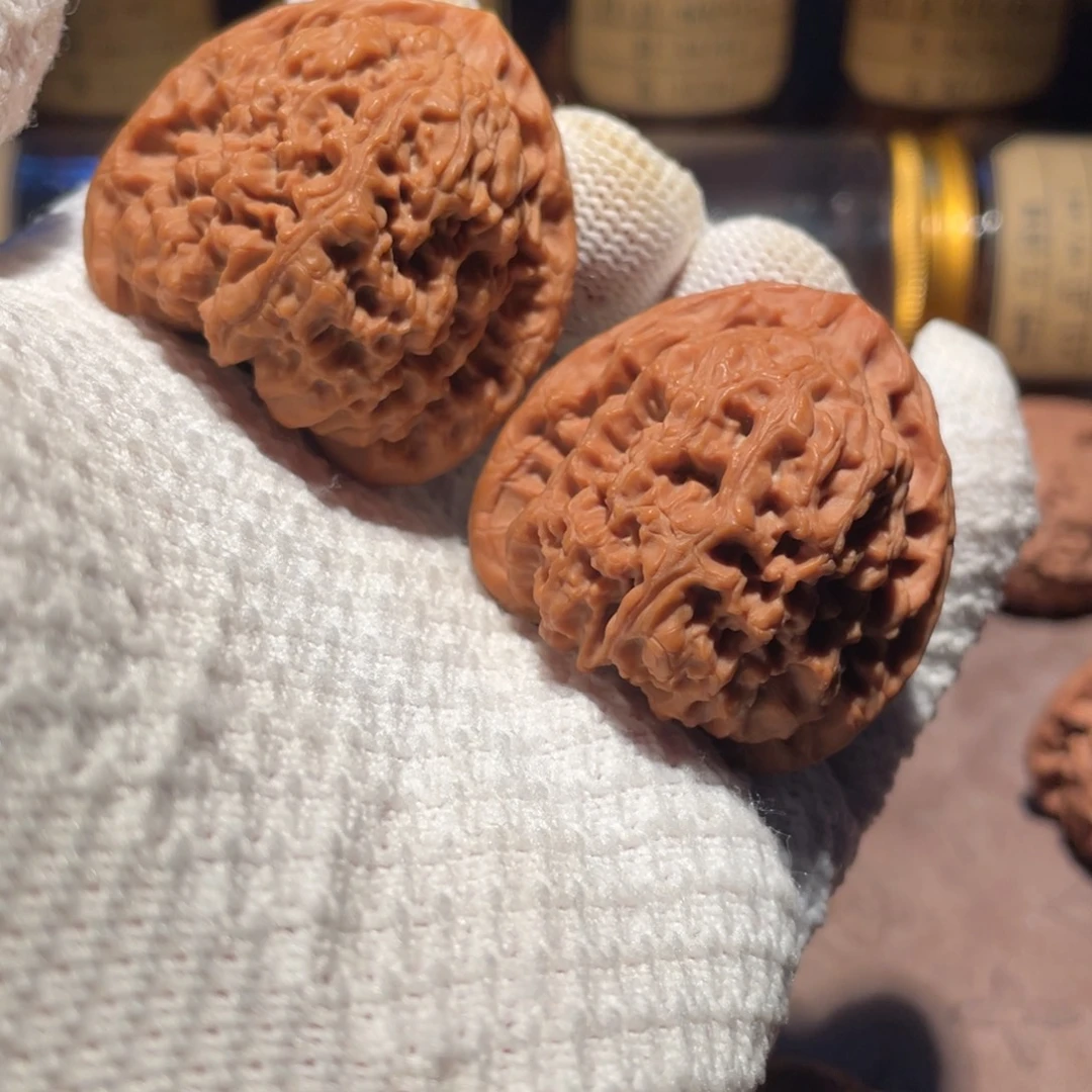 一***蟆把件文玩核桃42三角疆