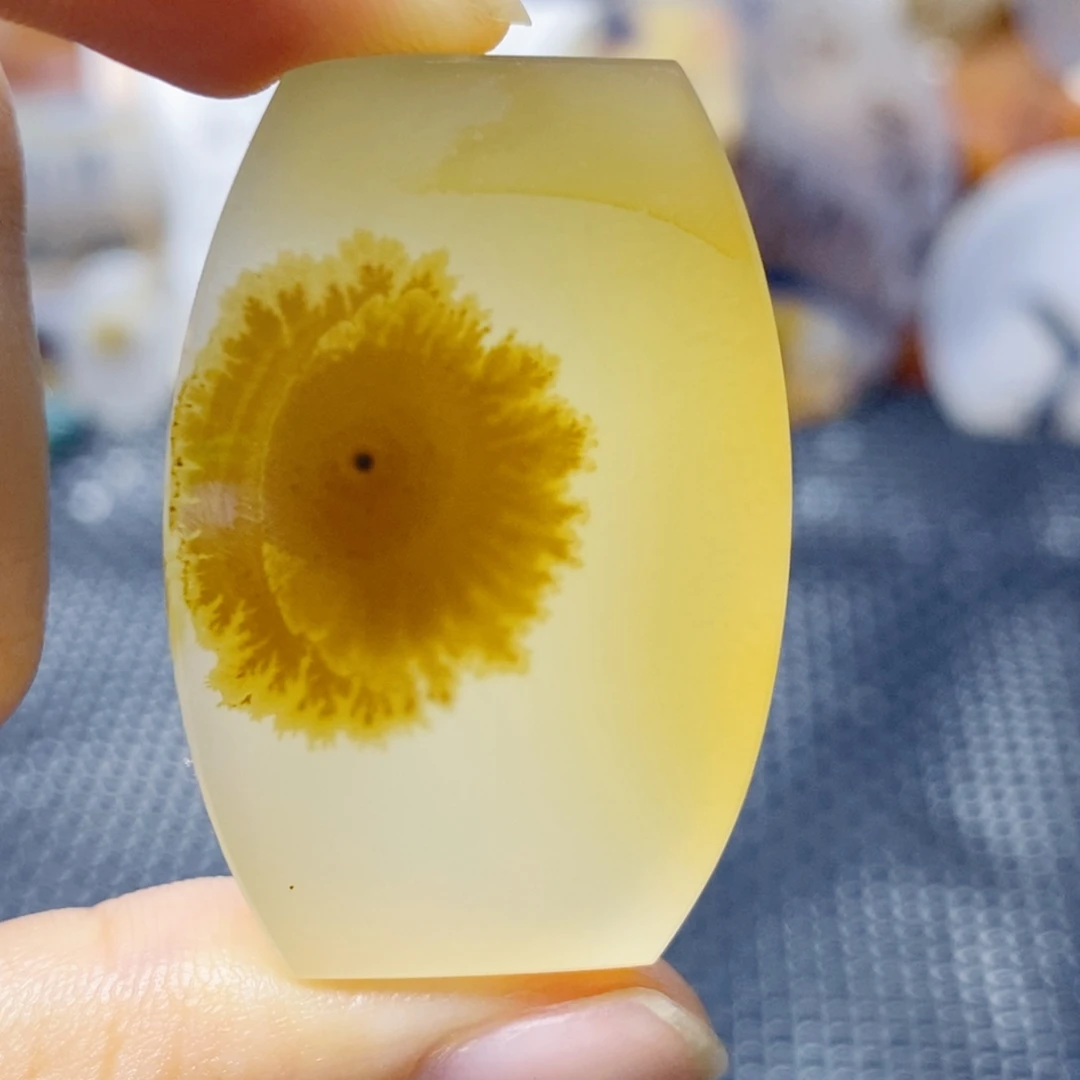 伝***迴玛瑙/玉髓未镶嵌珠宝奇石