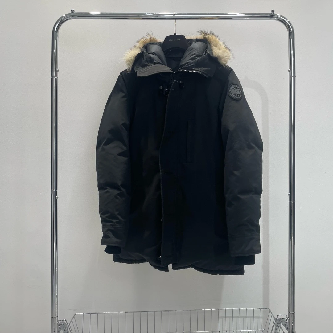 95新 加拿大鹅 黑色袖标logo羽绒服外套 YY00200 尺码L