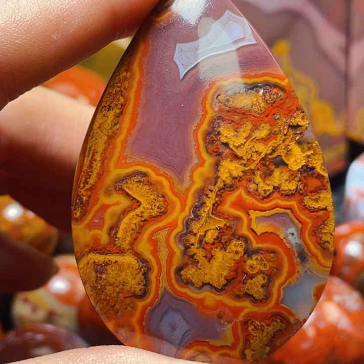 玛瑙/玉髓战国红玛瑙挂件未镶嵌月**泉