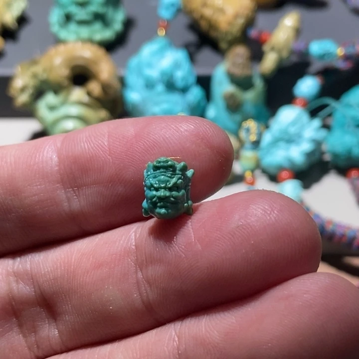 绿松石未镶嵌颈饰