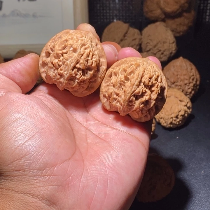 把件文玩核桃牡丹纹