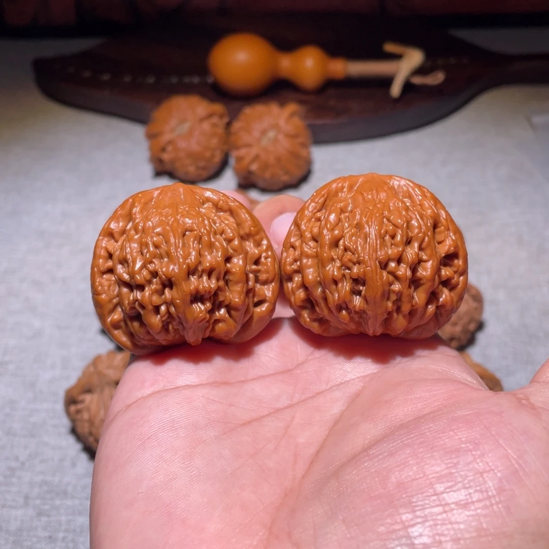 东***文玩核桃吊坠44虎头王