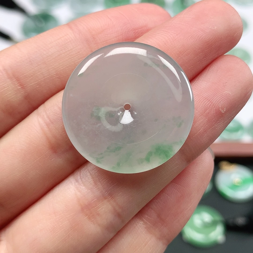 翡翠颈饰未镶嵌平安