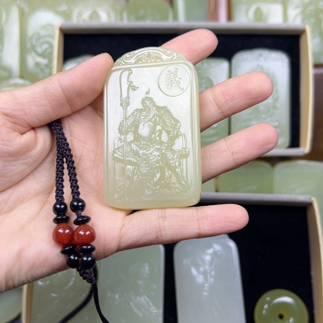 小***屋新疆昆仑山料关公