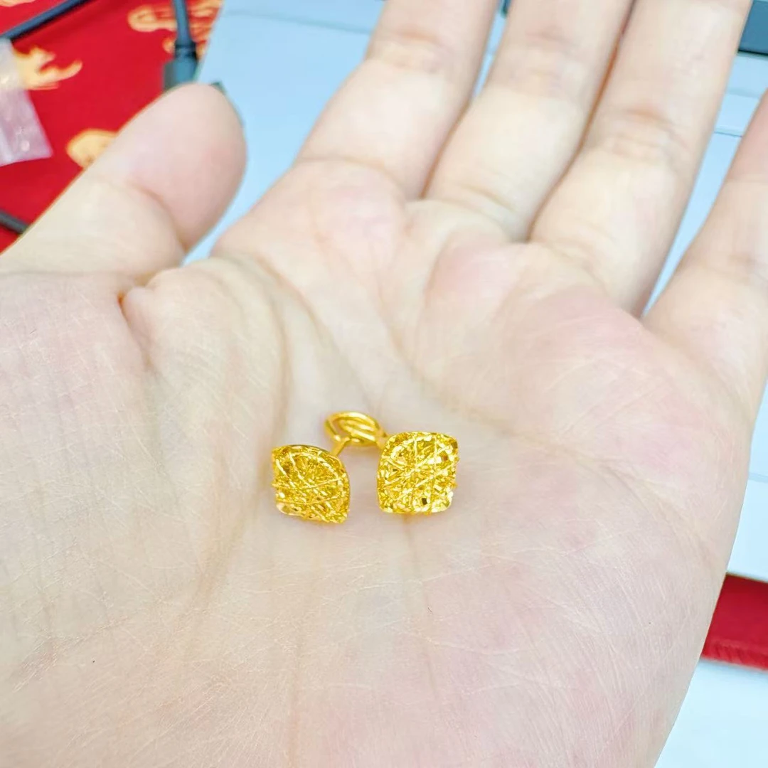 Chow Tai Seng/周大生足金拉丝方糖弯钩耳饰