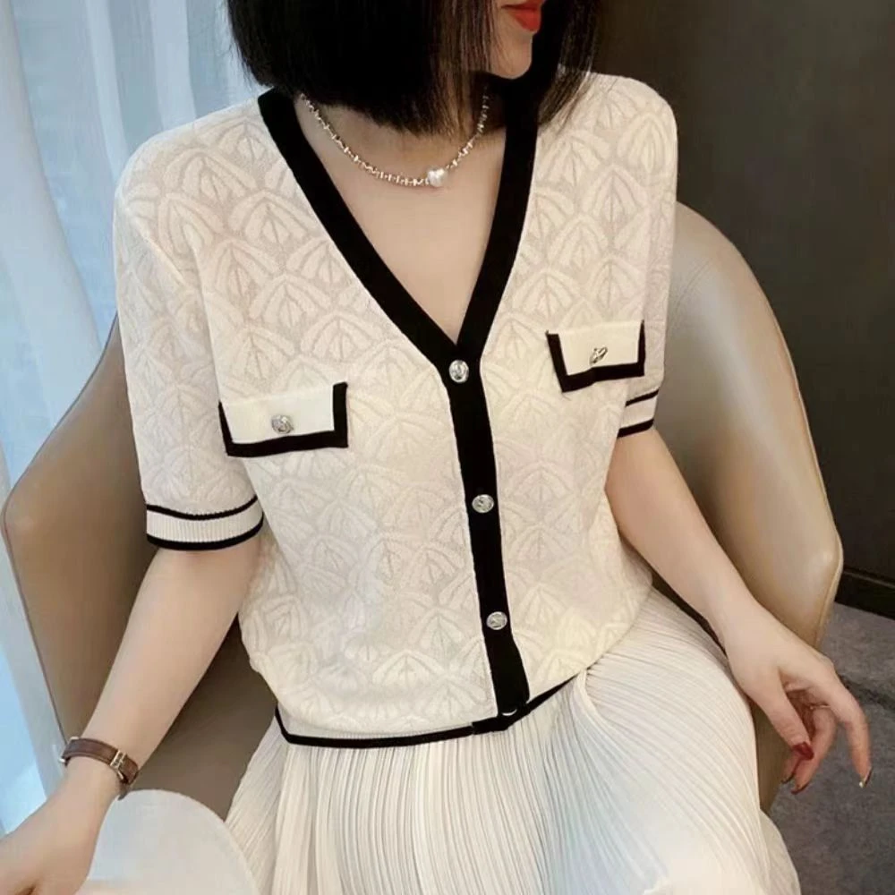 哥弟阿玛施正2025夏季新款气质百搭拼色小香风v领冰丝短袖T恤女装