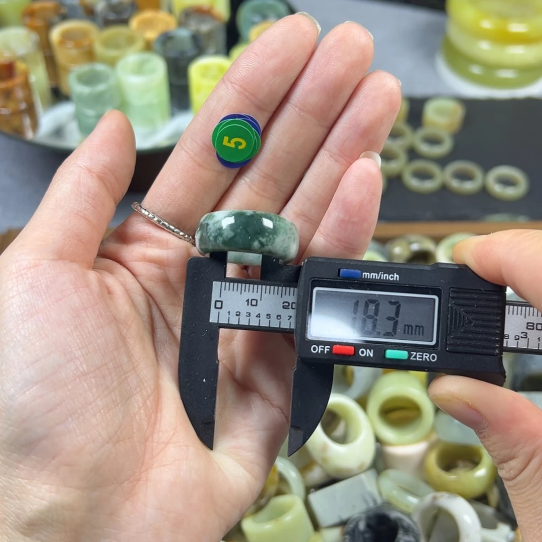 蛇纹石玉未镶嵌戒指