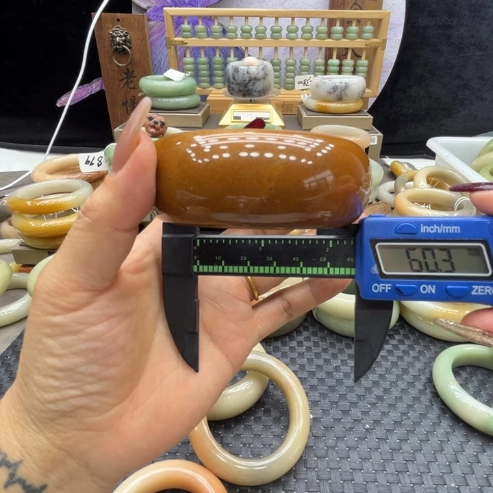 石英岩玉未镶嵌手镯