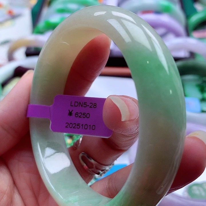 翡翠未镶嵌手镯翡翠