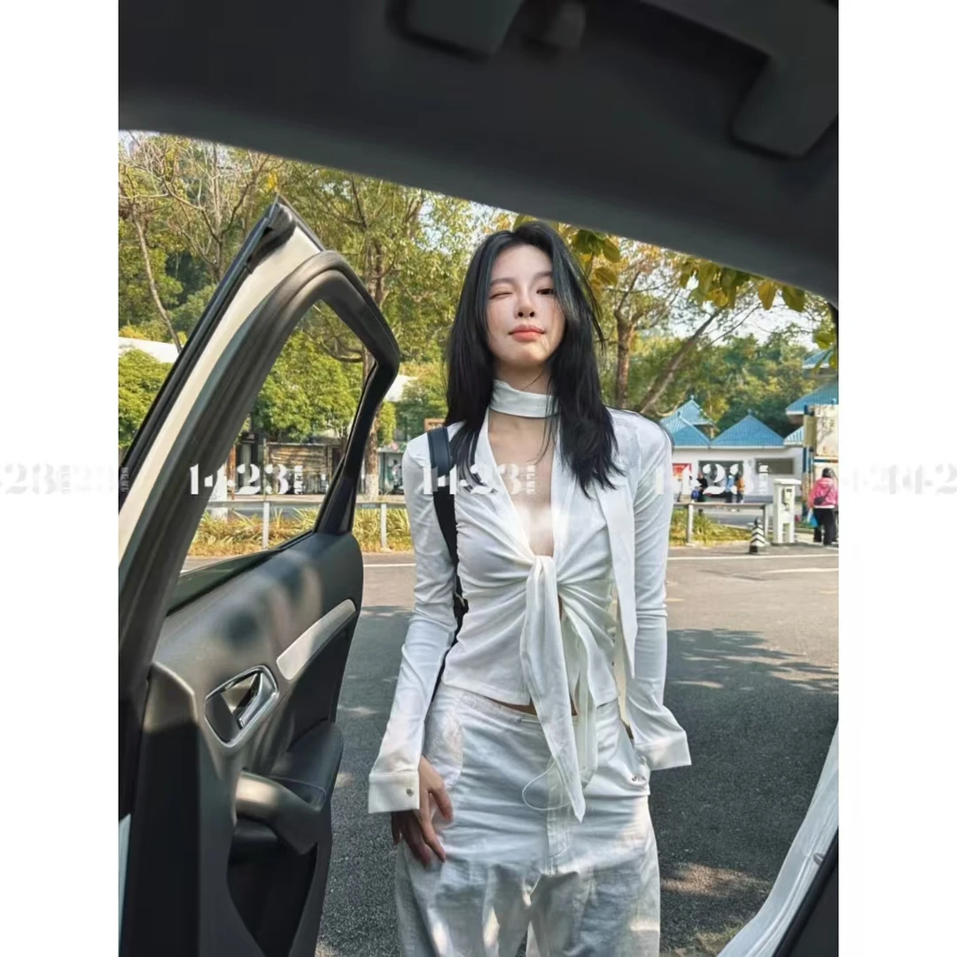 1423【慕斯少女】辣妹风修身设计绑带V领显瘦设计感时髦女装上衣